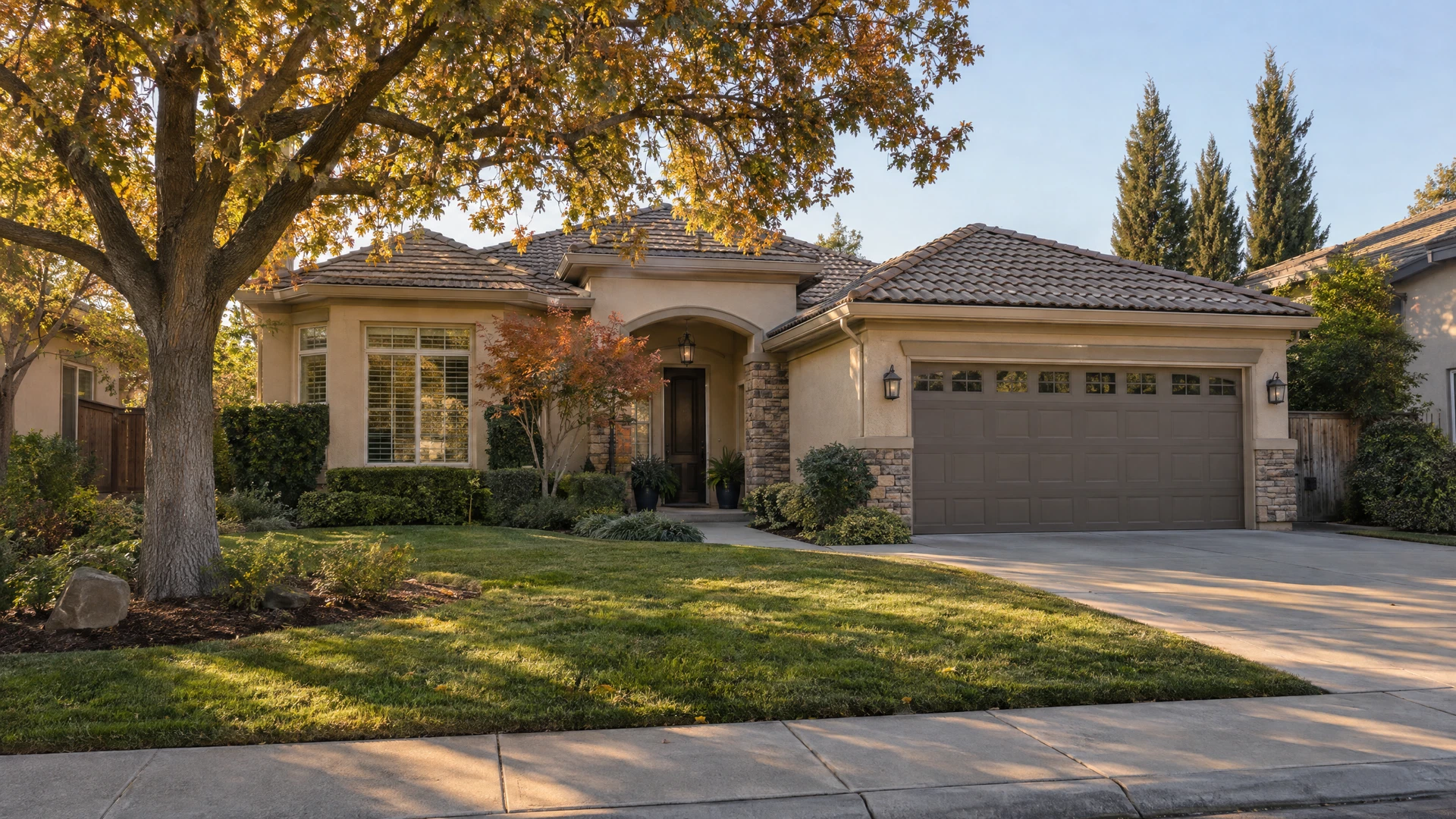 Single-story Central Valley stucco home with tiled roof, garage, shaded lawn and mature oak tree for Modesto home inspection exterior